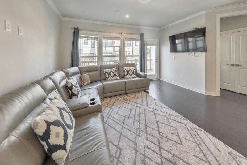 Image for property 550 Whitlox Road, Atlanta, GA 30318