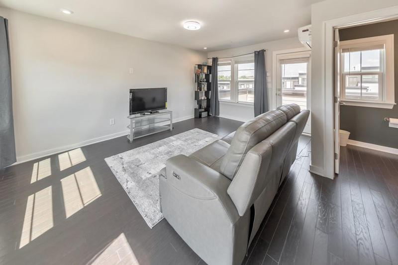 Image for property 550 Whitlox Road, Atlanta, GA 30318
