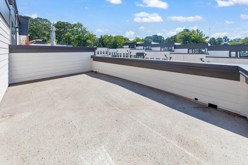 Image for property 550 Whitlox Road, Atlanta, GA 30318