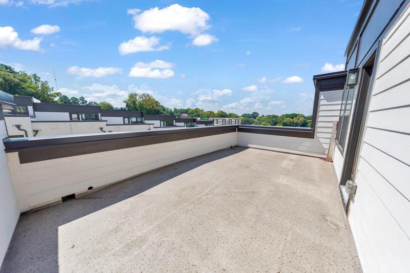 Image for property 550 Whitlox Road, Atlanta, GA 30318