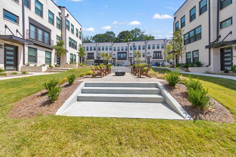 Image for property 550 Whitlox Road, Atlanta, GA 30318