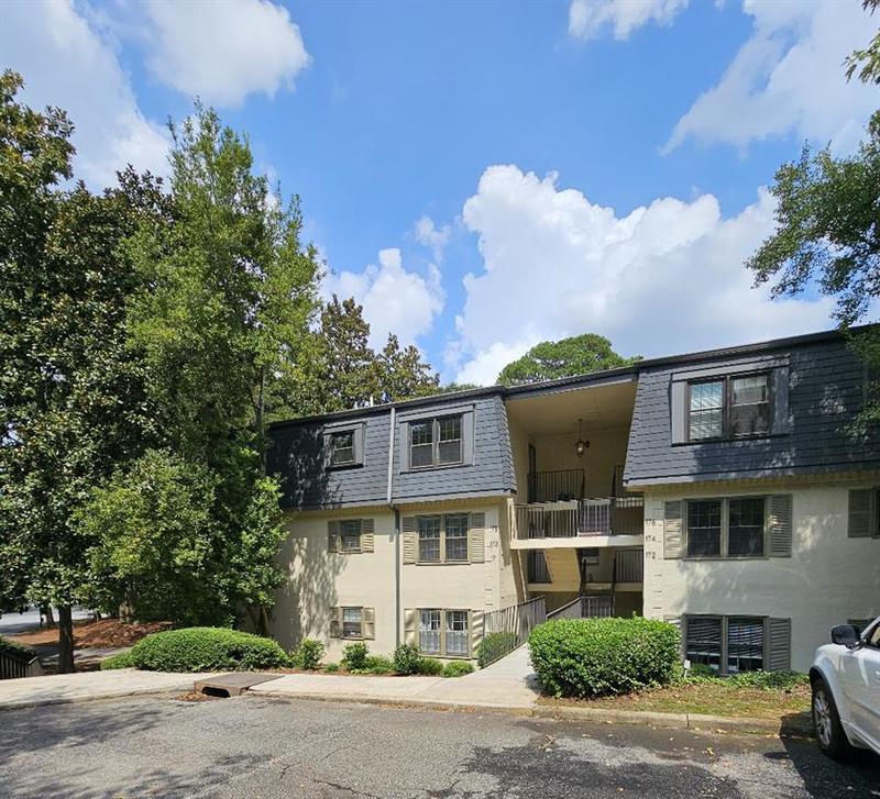 Image for property 173 Amherst Place, Atlanta, GA 30327
