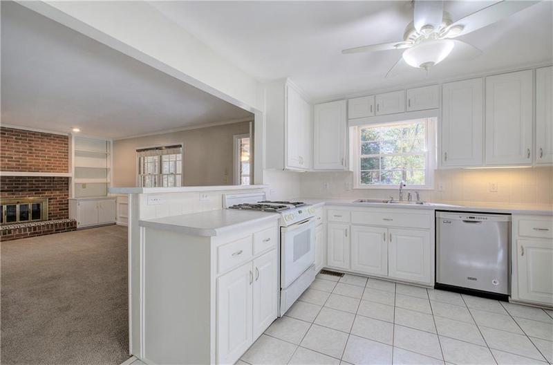Image for property 2864 Holly Oaks Drive, Marietta, GA 30062