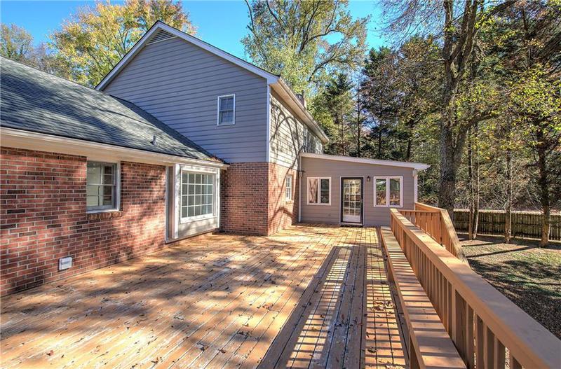 Image for property 2864 Holly Oaks Drive, Marietta, GA 30062