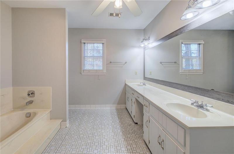 Image for property 2864 Holly Oaks Drive, Marietta, GA 30062