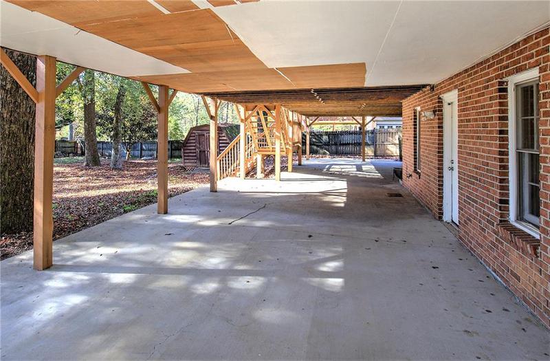 Image for property 2864 Holly Oaks Drive, Marietta, GA 30062