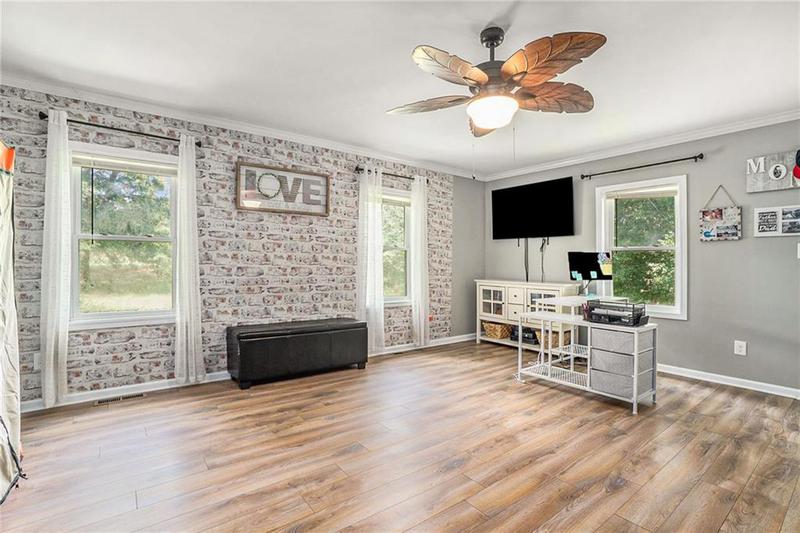 Image for property 55 WOLFSKIN Road, Arnoldsville, GA 30619