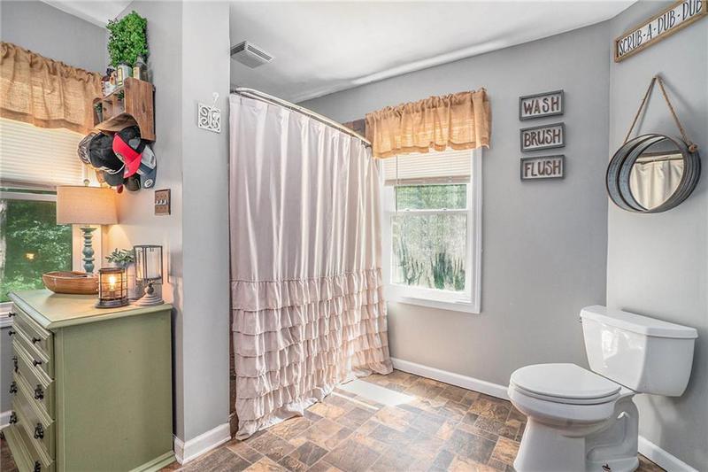 Image for property 55 WOLFSKIN Road, Arnoldsville, GA 30619