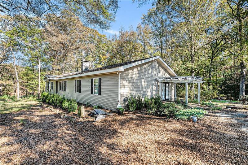 Image for property 55 WOLFSKIN Road, Arnoldsville, GA 30619