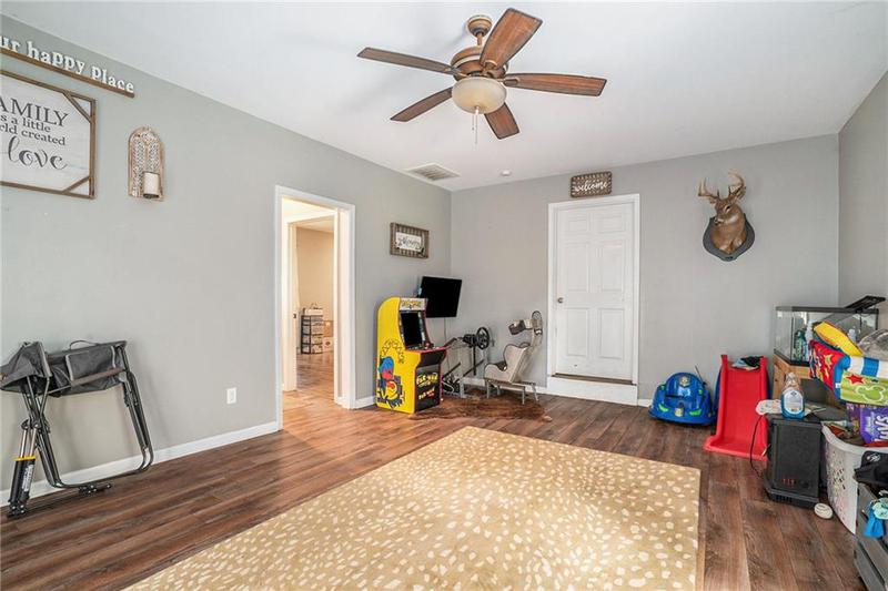 Image for property 55 WOLFSKIN Road, Arnoldsville, GA 30619
