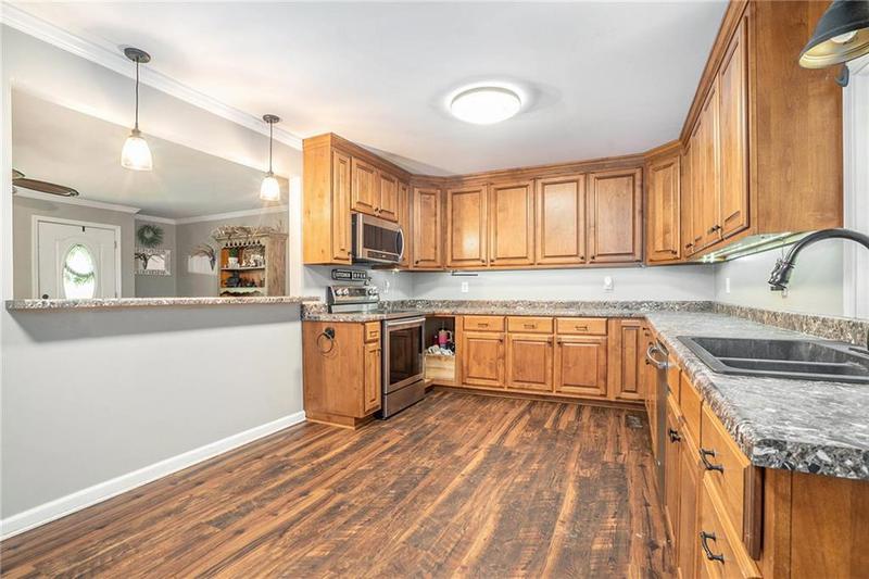 Image for property 55 WOLFSKIN Road, Arnoldsville, GA 30619