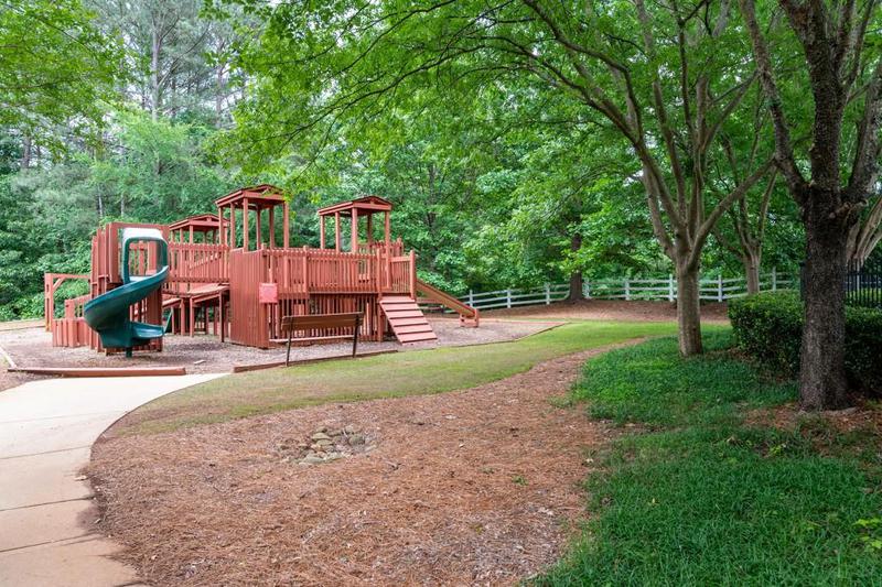 Image for property 929 Thousand Oaks Bend, Kennesaw, GA 30152
