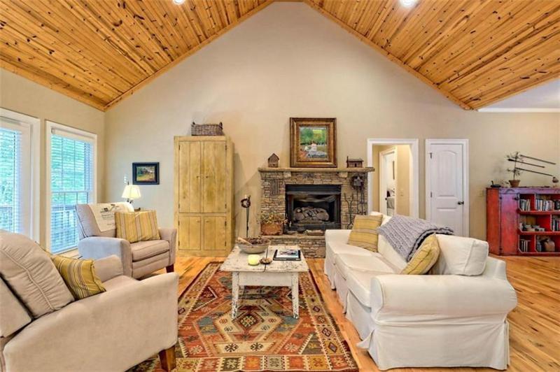 Image for property 10 Quiet Place Lane, Clayton, GA 30525