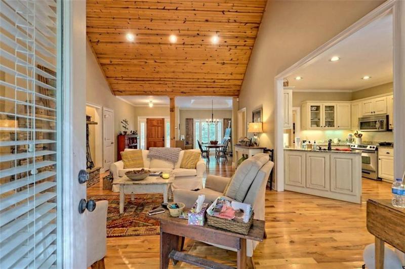 Image for property 10 Quiet Place Lane, Clayton, GA 30525