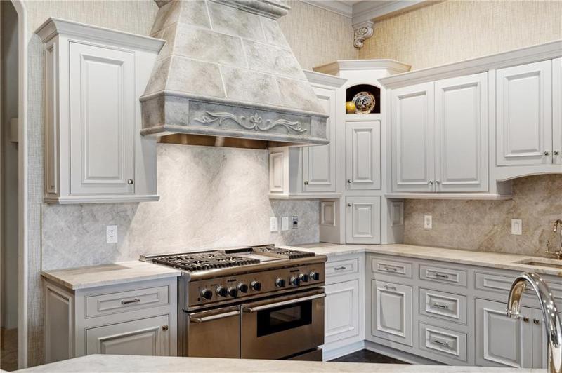 Image for property 811 Hawks Nest Court, Ball Ground, GA 30107