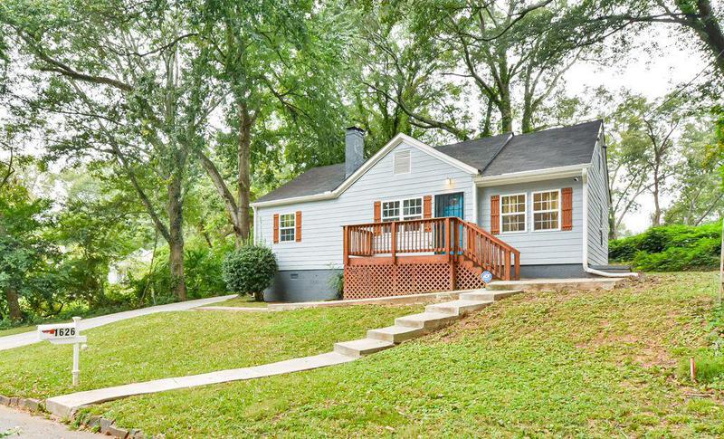 Image for property 1626 OAK KNOLL Circle, Atlanta, GA 30315