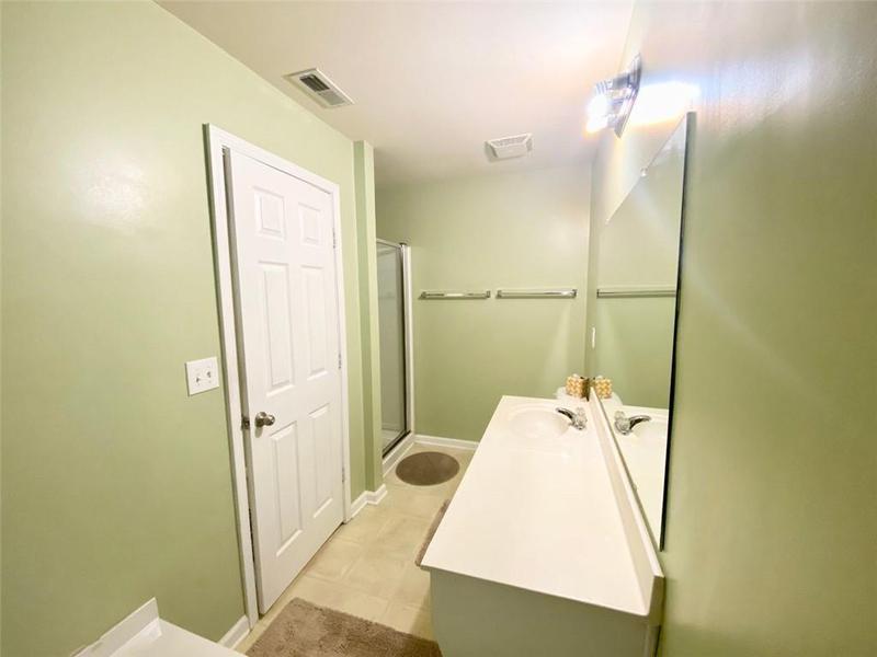 Image for property 720 CRESTWELL Circle, Atlanta, GA 30331