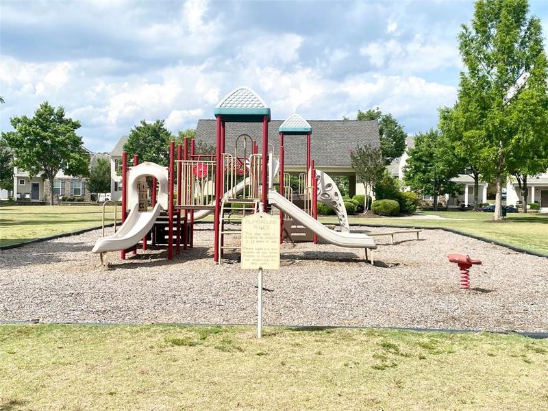 Image for property 720 CRESTWELL Circle, Atlanta, GA 30331