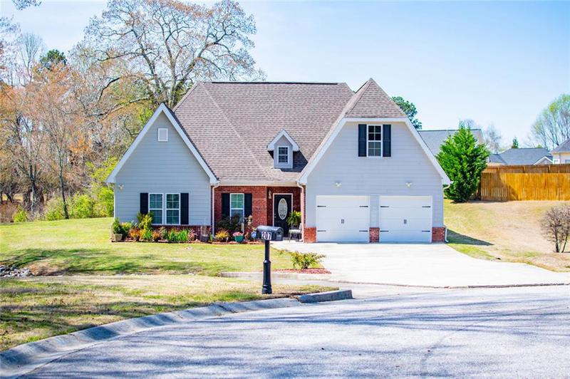 Image for property 207 Meadow Lake Drive, Carrollton, GA 30116