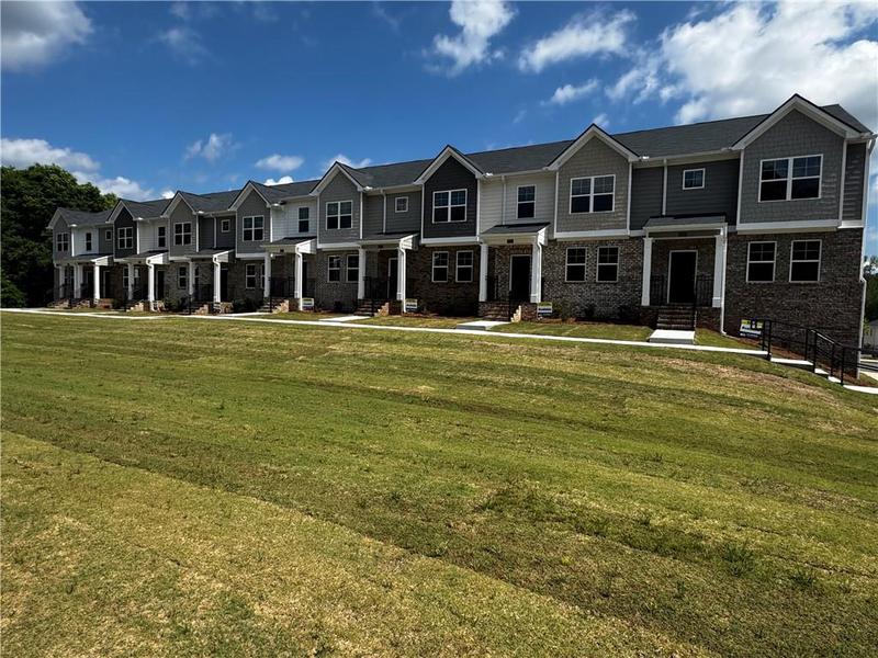 Image for property 1009 Cades Walk, Lawrenceville, GA 30045