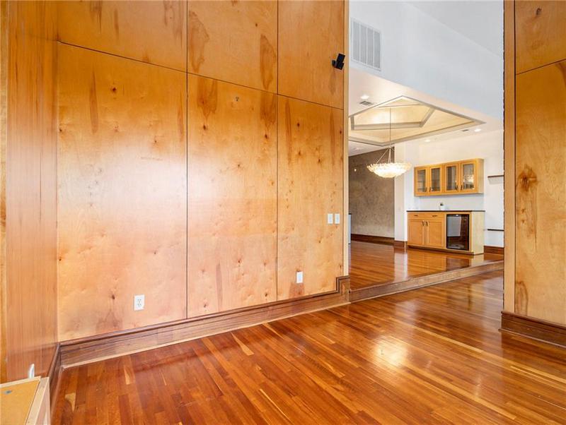 Image for property 3334 Peachtree Road 1707, Atlanta, GA 30326