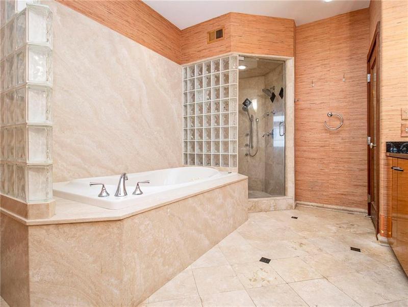 Image for property 3334 Peachtree Road 1707, Atlanta, GA 30326