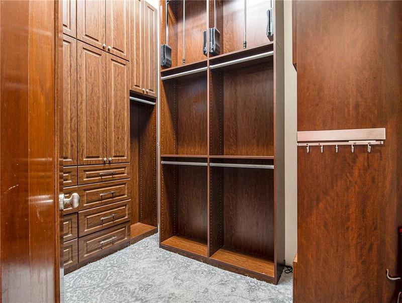 Image for property 3334 Peachtree Road 1707, Atlanta, GA 30326