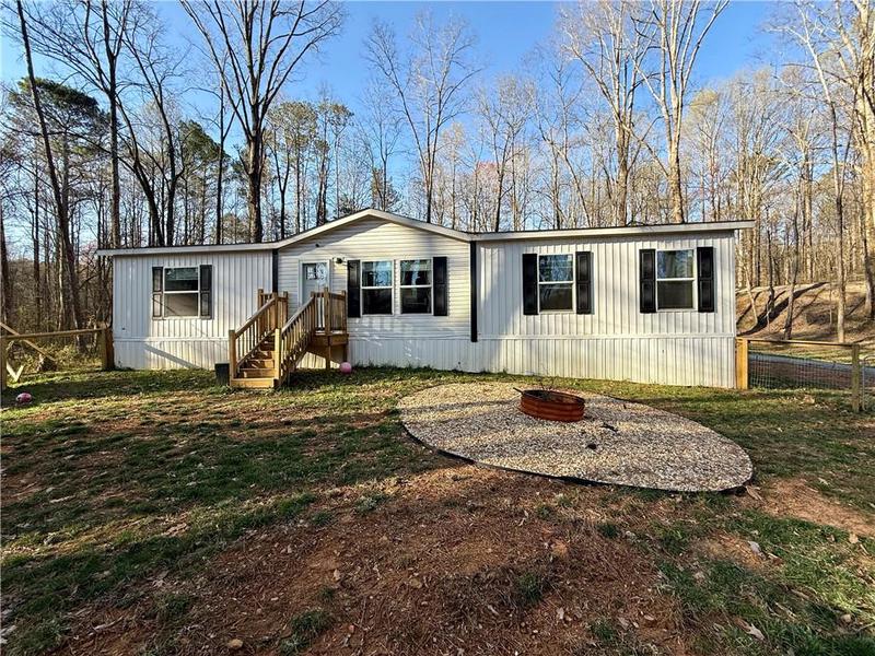 Image for property 156 Twin Mountain Lake Circle, Talking Rock, GA 30175