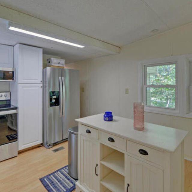 Image for property 6975 Lakeside Place, Gainesville, GA 30506