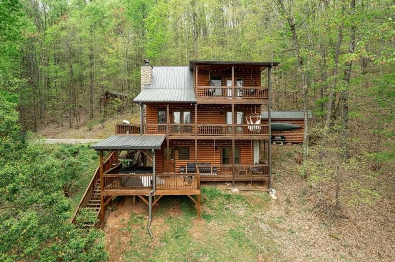 Image for property 384 Mountain Highlands Court, Blue Ridge, GA 30513