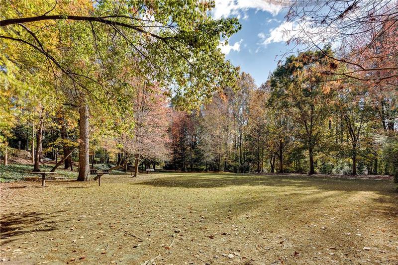 Image for property 1122 Westchester Ridge, Atlanta, GA 30329