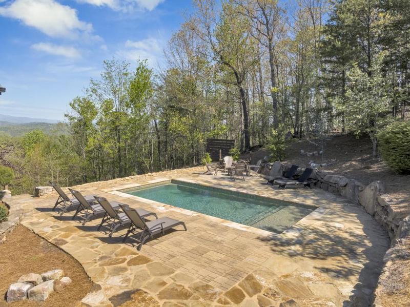 Image for property 539 Deer Crest Overlook, Blue Ridge, GA 30513