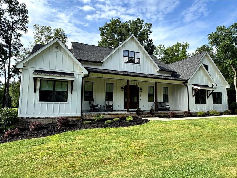 Image for property 112 Three Oaks Drive, Calhoun, GA 30701