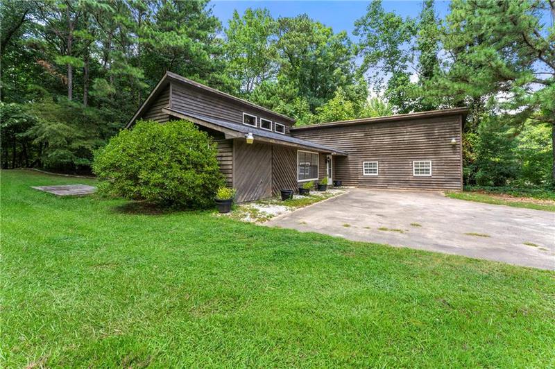 Image for property 5965 Catawba Way, Atlanta, GA 30349