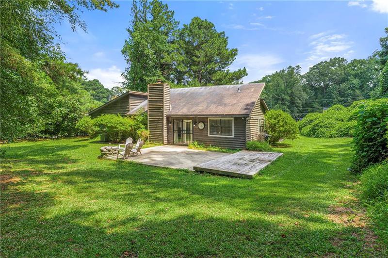 Image for property 5965 Catawba Way, Atlanta, GA 30349