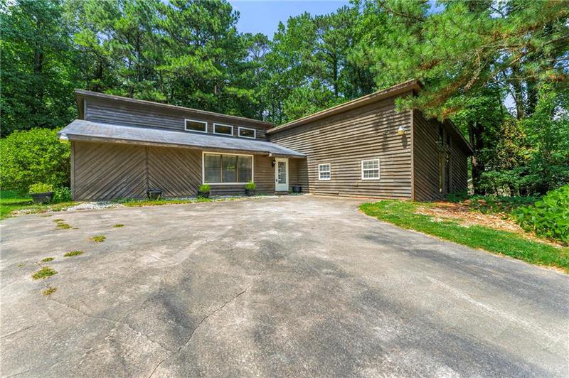 Image for property 5965 Catawba Way, Atlanta, GA 30349