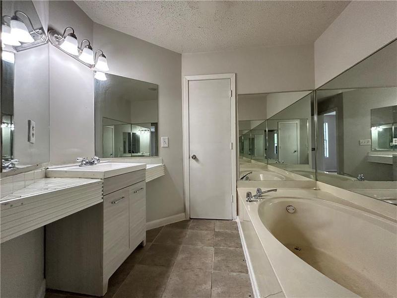 Image for property 42 Belmonte Circle, Atlanta, GA 30311
