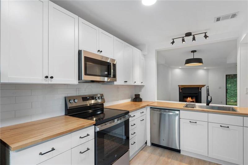 Image for property 3016 Steeplechase, Alpharetta, GA 30004