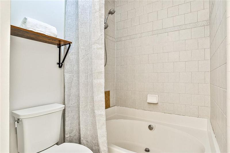Image for property 3334 Peachtree Road 704, Atlanta, GA 30326