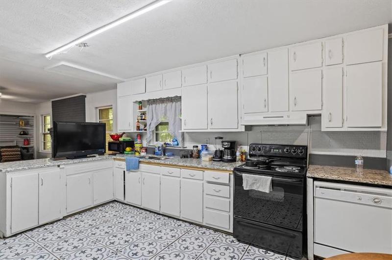 Image for property 422 White Oak Drive, Lilburn, GA 30047