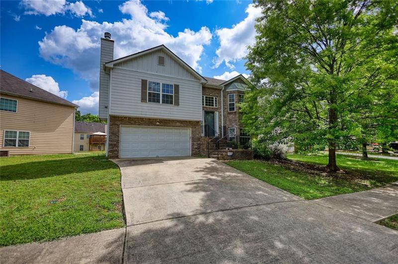 Image for property 2000 Redwood Trace, Ellenwood, GA 30294