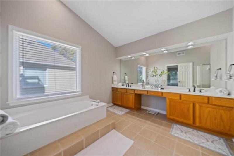 Image for property 3965 Ancroft Circle, Peachtree Corners, GA 30092