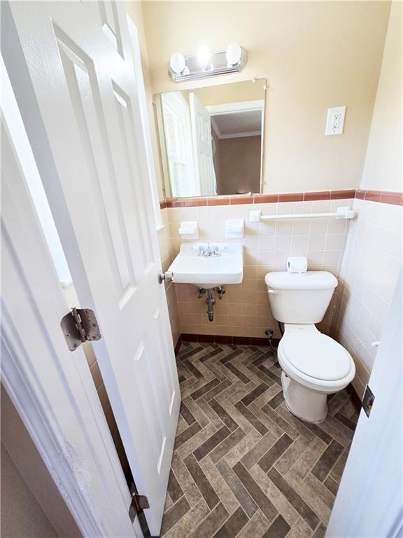 Image for property 40 Crestview Circle, Carrollton, GA 30117