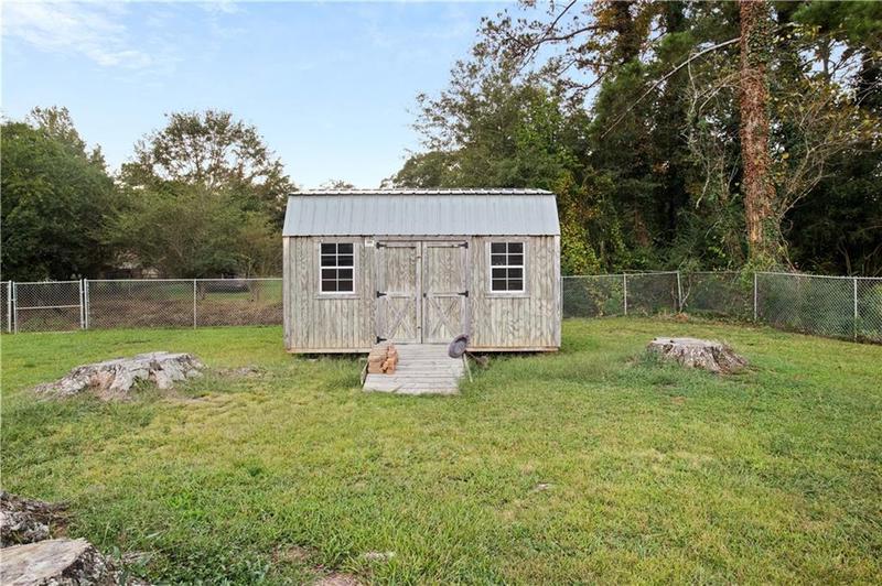 Image for property 40 Crestview Circle, Carrollton, GA 30117
