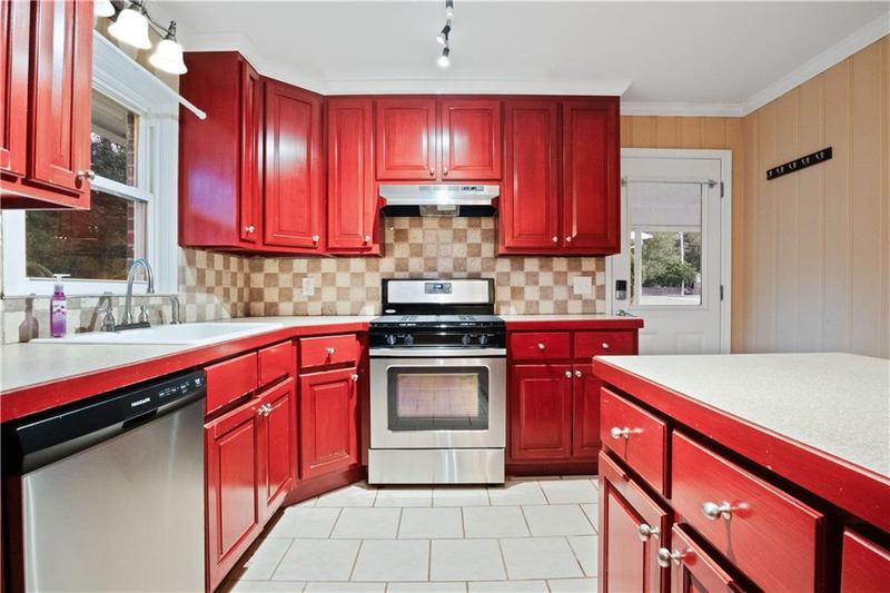 Image for property 40 Crestview Circle, Carrollton, GA 30117