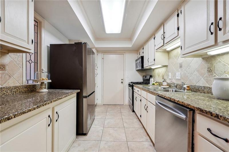 Image for property 6851 Roswell Road P-10, Sandy Springs, GA 30328