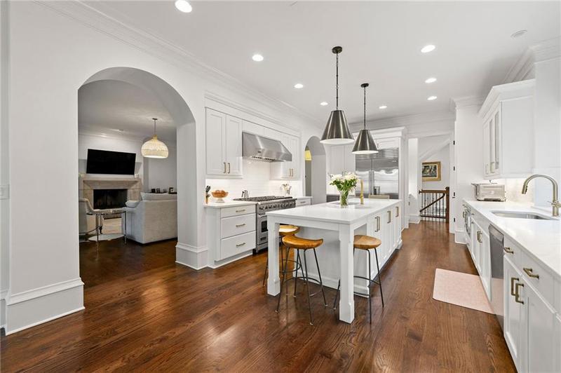 Image for property 4005 Stratford Road, Atlanta, GA 30342