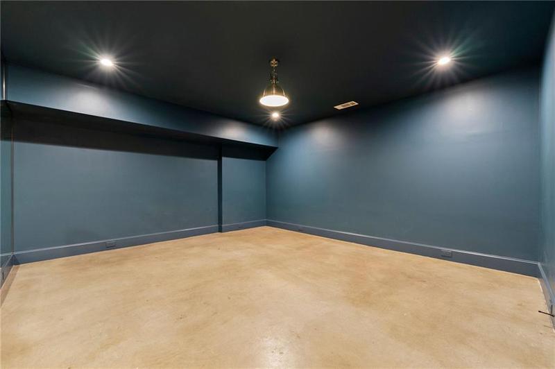 Image for property 4005 Stratford Road, Atlanta, GA 30342