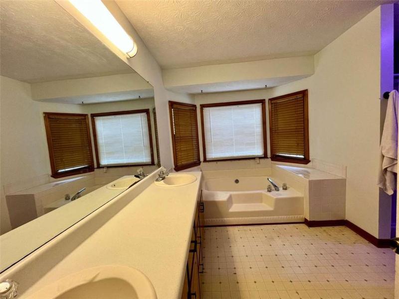 Image for property 25 Dogwood Court, Mcdonough, GA 30252