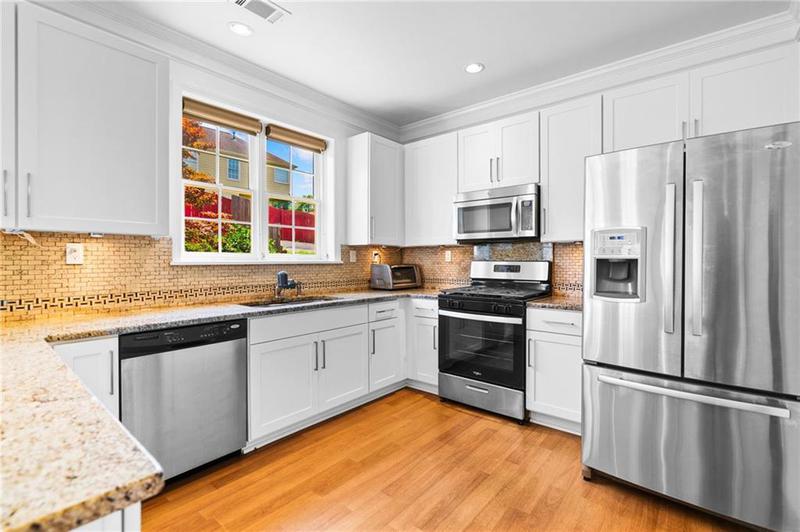 Image for property 560 Edgehill Place, Johns Creek, GA 30022